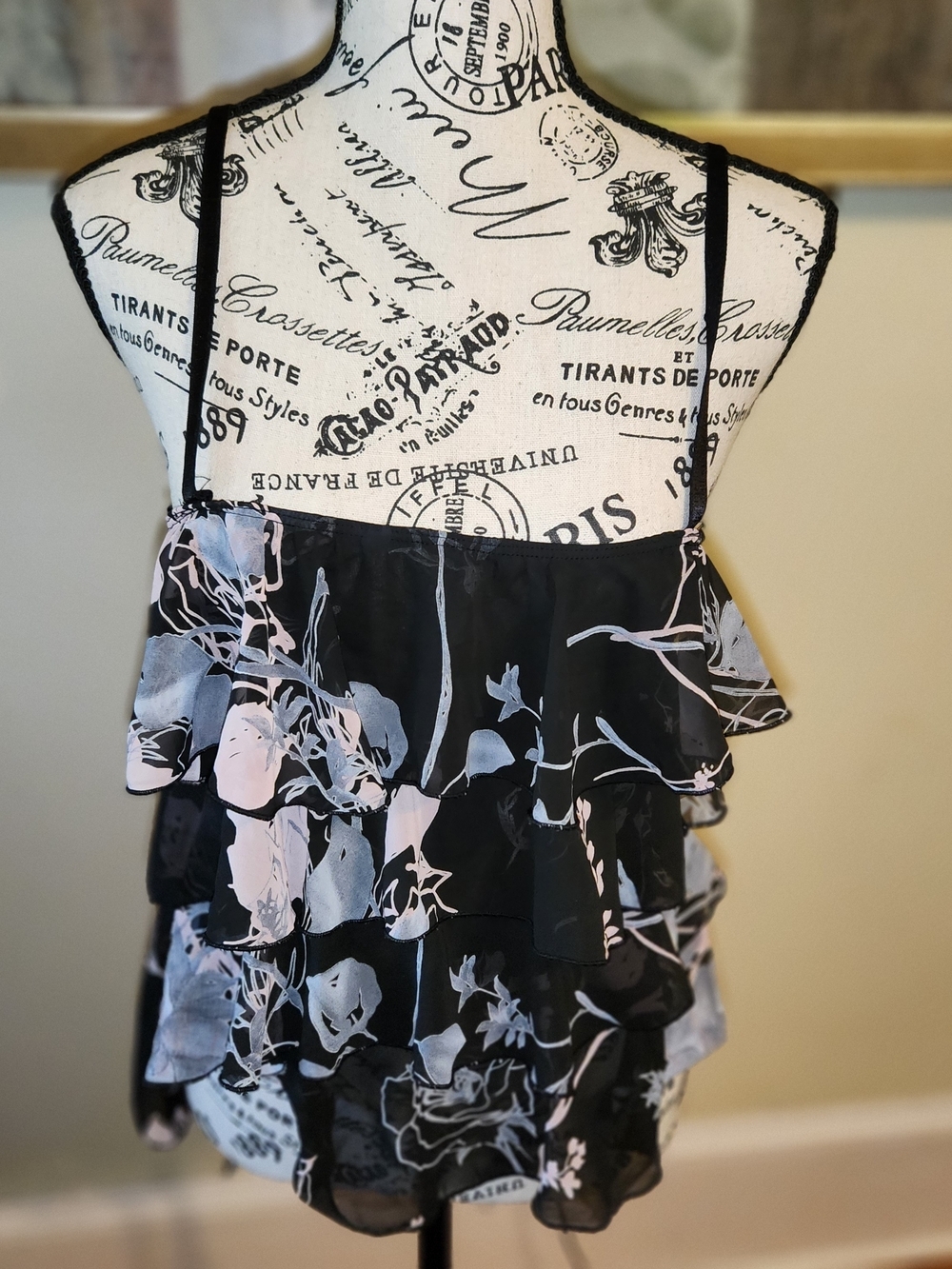 XOXOX Floral Ruffle Spaghetti Strap Top - Black/Pink Large
